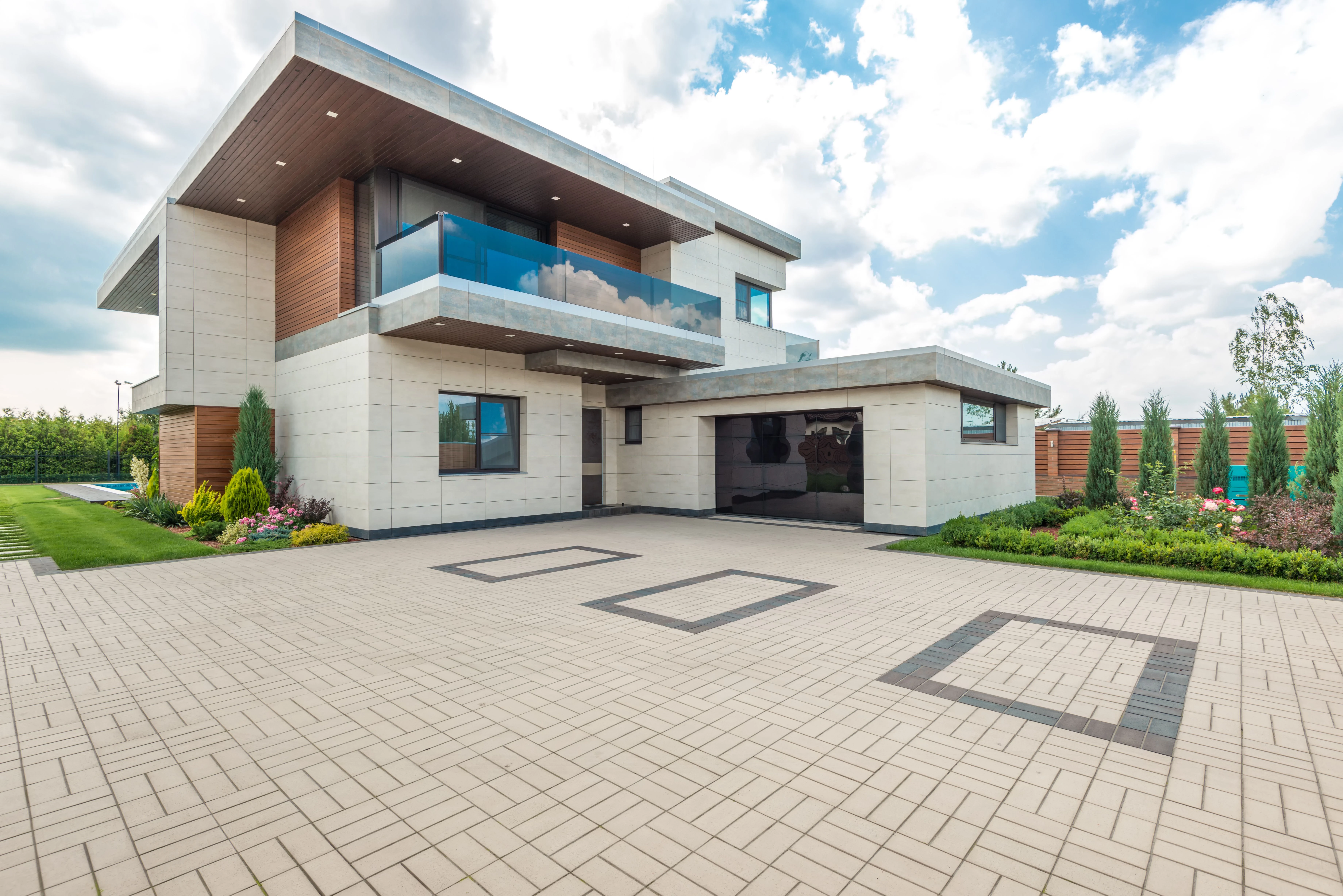 Residential garage door in Hayesville