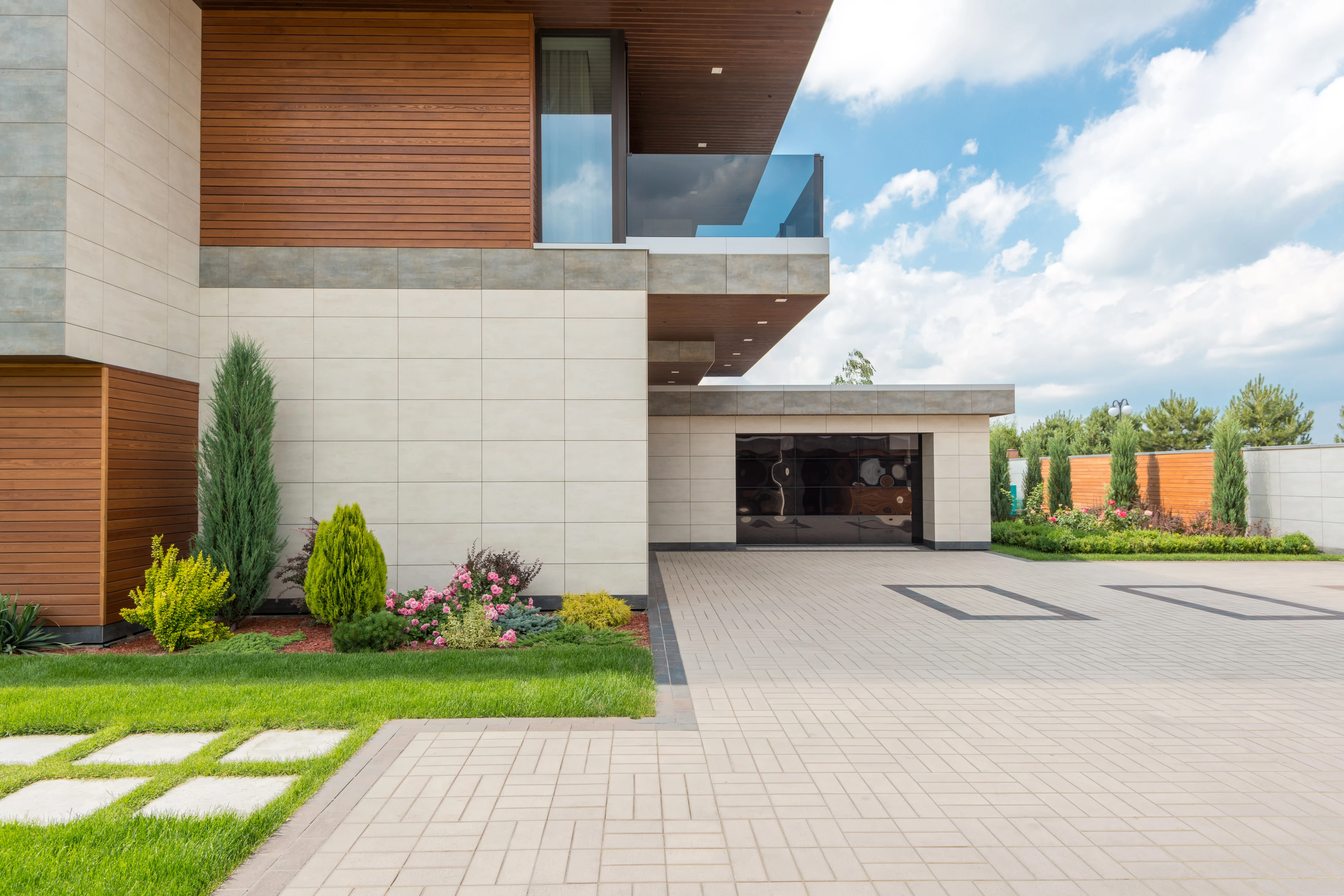 Residential garage door in Mansfield